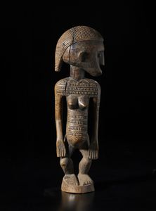 Bambara - Mali : Scultura antropomorfa con testa di profilo.Legno duro a patina bruna e scura.  - Asta Asta 422 | AFRICA, OCEANIA E AMERICHE - ARTIGIANATO AFRICANO: VARI COMMITTENTI E SELEZIONE DALLA COLLEZIONE BARTOLOMUCCI Online - Associazione Nazionale - Case d'Asta italiane