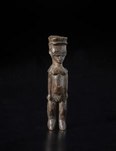 Lobi - Burkina Faso/Costa d'Avorio - Scultura antropomorfa Bateba. Legno duro a patina scura.