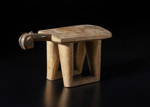 Bwa - Mali/Burkina Faso - Seggio  con testa antropomorfa e decori geometrici incisi.Legno duro a patina naturale.