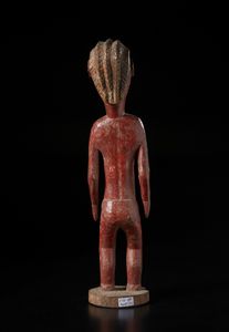 Baule - Costa d'Avorio : Scultura antropomorfa femminile.Legno duro e pigmenti rossi e neri.  - Asta Asta 422 | AFRICA, OCEANIA E AMERICHE - ARTIGIANATO AFRICANO: VARI COMMITTENTI E SELEZIONE DALLA COLLEZIONE BARTOLOMUCCI Online - Associazione Nazionale - Case d'Asta italiane