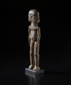 Lobi - Burkina Faso/Costa d'Avorio : Scultura antropomorfa con due teste Bateba.Legno duro a patina scura.  - Asta Asta 422 | AFRICA, OCEANIA E AMERICHE - ARTIGIANATO AFRICANO: VARI COMMITTENTI E SELEZIONE DALLA COLLEZIONE BARTOLOMUCCI Online - Associazione Nazionale - Case d'Asta italiane