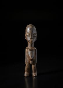 Lobi - Burkina Faso - Scultura antropomorfa Bateba. Legno duro a patina scura.