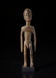 Lobi - Burkina Faso - Scultura antropomorfa.Legno duro a  patina marrone.