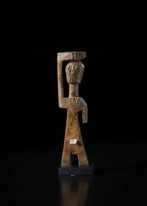 Adan - Togo/Ghana : Scultura antropomorfa stilizzata Aklama. Legno duro a patina naturale.  - Asta Asta 422 | AFRICA, OCEANIA E AMERICHE - ARTIGIANATO AFRICANO: VARI COMMITTENTI E SELEZIONE DALLA COLLEZIONE BARTOLOMUCCI Online - Associazione Nazionale - Case d'Asta italiane