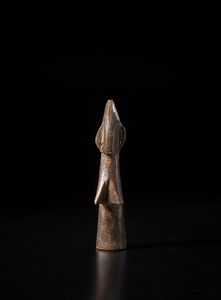 Mossi - Burkina Faso : Bambola di fertilit Biga in forma femminile stilizzata. Legno duro a patina marrone.  - Asta Asta 422 | AFRICA, OCEANIA E AMERICHE - ARTIGIANATO AFRICANO: VARI COMMITTENTI E SELEZIONE DALLA COLLEZIONE BARTOLOMUCCI Online - Associazione Nazionale - Case d'Asta italiane