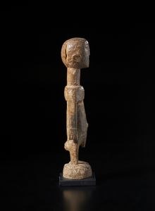 Ewe - Ghana : Scultura antropomorfa. Legno a patina chiara e tracce di caolino.  - Asta Asta 422 | AFRICA, OCEANIA E AMERICHE - ARTIGIANATO AFRICANO: VARI COMMITTENTI E SELEZIONE DALLA COLLEZIONE BARTOLOMUCCI Online - Associazione Nazionale - Case d'Asta italiane