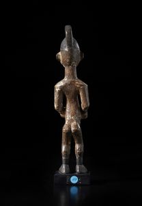 Igbo - Nigeria : Scultura antropomorfa. Legno a patina marrone, pigmenti.  - Asta Asta 422 | AFRICA, OCEANIA E AMERICHE - ARTIGIANATO AFRICANO: VARI COMMITTENTI E SELEZIONE DALLA COLLEZIONE BARTOLOMUCCI Online - Associazione Nazionale - Case d'Asta italiane