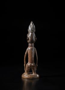 Yoruba -Nigeria : Scultura antropomorfa di gemello singolo ibeji. Legno duro a patina scura.  - Asta Asta 422 | AFRICA, OCEANIA E AMERICHE - ARTIGIANATO AFRICANO: VARI COMMITTENTI E SELEZIONE DALLA COLLEZIONE BARTOLOMUCCI Online - Associazione Nazionale - Case d'Asta italiane