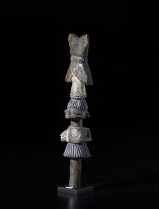 Yoruba -Nigeria : Scultura Shango con figura antropomorfa. Legno duro con caolino e pigmenti.  - Asta Asta 422 | AFRICA, OCEANIA E AMERICHE - ARTIGIANATO AFRICANO: VARI COMMITTENTI E SELEZIONE DALLA COLLEZIONE BARTOLOMUCCI Online - Associazione Nazionale - Case d'Asta italiane