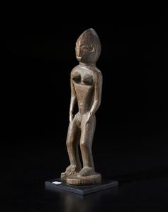 Mossi - Burkina Faso : Scultura antropomorfa. Legno duro a patina scura.  - Asta Asta 422 | AFRICA, OCEANIA E AMERICHE - ARTIGIANATO AFRICANO: VARI COMMITTENTI E SELEZIONE DALLA COLLEZIONE BARTOLOMUCCI Online - Associazione Nazionale - Case d'Asta italiane