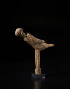 Lobi - Burkina Faso - Scultura zoomorfa Bateba a forma di uccello.Legno duro a patina chiara.