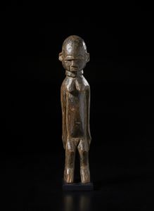 Lobi - Burkina Faso - Scultura antropomorfa Bateba.Legno duro a patina marrone.