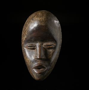 Dan - Costa d'Avorio/Liberia - Maschera. Legno duro a patina marrone.