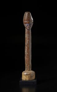 Yoruba -Nigeria - Scultura Shango gianeiforme. Legno duro a patina naturale e pigmento.