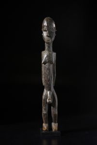 Lobi - Burkina Faso - Grande scultura antropomorfa BatebaLegno duro a patina scura.