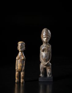 Lobi - Burkina Faso - Lotto composto da due sculture Bateba di differente dimensione e qualit d'intaglio.Legno duro con patine differenti.