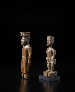 Lobi - Burkina Faso : Lotto composto da due sculture Bateba di differente dimensione e qualit d'intaglio.Legno duro con patine differenti.  - Asta Asta 422 | AFRICA, OCEANIA E AMERICHE - ARTIGIANATO AFRICANO: VARI COMMITTENTI E SELEZIONE DALLA COLLEZIONE BARTOLOMUCCI Online - Associazione Nazionale - Case d'Asta italiane