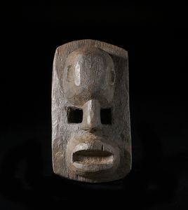 Dogon - Mali - Maschera antropomorfa.Legno duro a patina bruna.