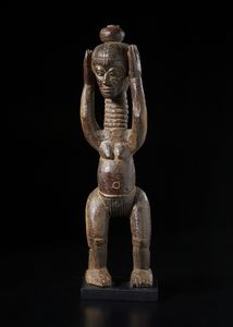 Mossi - Burkina Faso - Scultura antropomorfa con braccia alzate a sorreggere un contenitore. Legno duro a patina marrone.