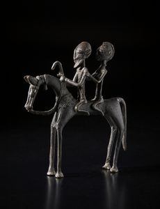 Dogon - Mali - Scultura di cavallo con due cavalieri.Lega di rame.