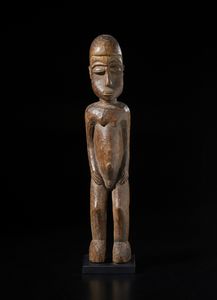 Lobi - Burkina Faso/Costa d'Avorio : Scultura antropomorfa Bateba. Legno duro a patina marrone.  - Asta Asta 422 | AFRICA, OCEANIA E AMERICHE - ARTIGIANATO AFRICANO: VARI COMMITTENTI E SELEZIONE DALLA COLLEZIONE BARTOLOMUCCI Online - Associazione Nazionale - Case d'Asta italiane