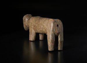 Lobi - Burkina Faso/Costa d'Avorio : Scultura zoomorfa in forma di leopardo. Legno duro a patina chiara e pigmenti.  - Asta Asta 422 | AFRICA, OCEANIA E AMERICHE - ARTIGIANATO AFRICANO: VARI COMMITTENTI E SELEZIONE DALLA COLLEZIONE BARTOLOMUCCI Online - Associazione Nazionale - Case d'Asta italiane