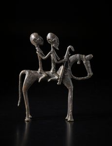 Dogon - Mali : Scultura di cavallo con due cavalieri.Lega di rame.  - Asta Asta 422 | AFRICA, OCEANIA E AMERICHE - ARTIGIANATO AFRICANO: VARI COMMITTENTI E SELEZIONE DALLA COLLEZIONE BARTOLOMUCCI Online - Associazione Nazionale - Case d'Asta italiane