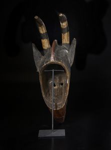 Mossi - Burkina Faso : Maschera zoomorfa. Legno duro e pigmenti.  - Asta Asta 422 | AFRICA, OCEANIA E AMERICHE - ARTIGIANATO AFRICANO: VARI COMMITTENTI E SELEZIONE DALLA COLLEZIONE BARTOLOMUCCI Online - Associazione Nazionale - Case d'Asta italiane