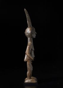 Igbo - Nigeria : Scultura antropozoomorfa. Legno duro a patina scura.  - Asta Asta 422 | AFRICA, OCEANIA E AMERICHE - ARTIGIANATO AFRICANO: VARI COMMITTENTI E SELEZIONE DALLA COLLEZIONE BARTOLOMUCCI Online - Associazione Nazionale - Case d'Asta italiane