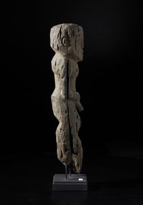 Fon - Nigeria/Benin : Scultura antropomorfa. Legno.  - Asta Asta 422 | AFRICA, OCEANIA E AMERICHE - ARTIGIANATO AFRICANO: VARI COMMITTENTI E SELEZIONE DALLA COLLEZIONE BARTOLOMUCCI Online - Associazione Nazionale - Case d'Asta italiane