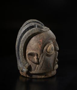 Yoruba -Nigeria : Grande maschera casco Epa. Legno duro e pigmenti.  - Asta Asta 422 | AFRICA, OCEANIA E AMERICHE - ARTIGIANATO AFRICANO: VARI COMMITTENTI E SELEZIONE DALLA COLLEZIONE BARTOLOMUCCI Online - Associazione Nazionale - Case d'Asta italiane