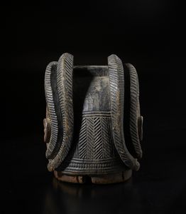 Yoruba -Nigeria : Grande maschera casco Epa. Legno duro e pigmenti.  - Asta Asta 422 | AFRICA, OCEANIA E AMERICHE - ARTIGIANATO AFRICANO: VARI COMMITTENTI E SELEZIONE DALLA COLLEZIONE BARTOLOMUCCI Online - Associazione Nazionale - Case d'Asta italiane