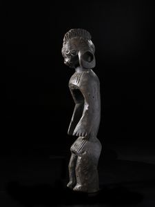 Mumuye - Nigeria/Camerun - Scultura antropomorfa stilizzata.Legno duro a patina scura con tracce di caolino.