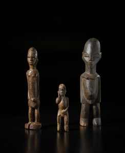 Lobi - Burkina Faso - Lotto composto da 3 sculture Bateba di i varia dimensione e qualit d'intaglio. Legno a patina scura.