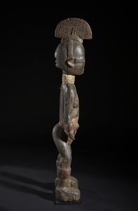 Igbo - Nigeria : Grande scultura antropomorfa. Legno duro a patina scura e pigmenti.  - Asta Asta 422 | AFRICA, OCEANIA E AMERICHE - ARTIGIANATO AFRICANO: VARI COMMITTENTI E SELEZIONE DALLA COLLEZIONE BARTOLOMUCCI Online - Associazione Nazionale - Case d'Asta italiane