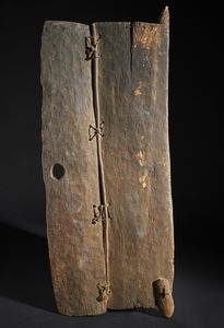 Dogon - Mali : Grande porta di granaio. Legno duro a patina naturale e  bruna, cuoio e ferro.  - Asta Asta 422 | AFRICA, OCEANIA E AMERICHE - ARTIGIANATO AFRICANO: VARI COMMITTENTI E SELEZIONE DALLA COLLEZIONE BARTOLOMUCCI Online - Associazione Nazionale - Case d'Asta italiane