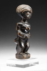 Ashanti - Ghana : Scultura antropomorfa femminile Ashanti o Fanti. Legno duro a patina nera.  - Asta Asta 422 | AFRICA, OCEANIA E AMERICHE - ARTIGIANATO AFRICANO: VARI COMMITTENTI E SELEZIONE DALLA COLLEZIONE BARTOLOMUCCI Online - Associazione Nazionale - Case d'Asta italiane