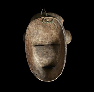 Baule - Costa d'Avorio : Maschera antropomorfa. Legno e pigmenti.  - Asta Asta 422 | AFRICA, OCEANIA E AMERICHE - ARTIGIANATO AFRICANO: VARI COMMITTENTI E SELEZIONE DALLA COLLEZIONE BARTOLOMUCCI Online - Associazione Nazionale - Case d'Asta italiane