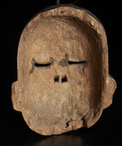 Ibibio, Nigeria : Maschera antropomorfa.Legno duro a patina nera.  - Asta Asta 422 | AFRICA, OCEANIA E AMERICHE - ARTIGIANATO AFRICANO: VARI COMMITTENTI E SELEZIONE DALLA COLLEZIONE BARTOLOMUCCI Online - Associazione Nazionale - Case d'Asta italiane