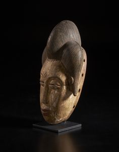 Punu - Gabon/Regione del fiume Ngouni : Maschera antropomorfa. Legno, pigmenti e caolino.  - Asta Asta 422 | AFRICA, OCEANIA E AMERICHE - ARTIGIANATO AFRICANO: VARI COMMITTENTI E SELEZIONE DALLA COLLEZIONE BARTOLOMUCCI Online - Associazione Nazionale - Case d'Asta italiane