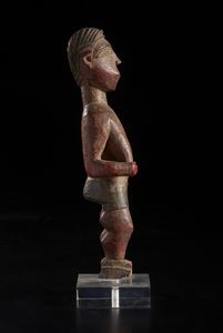 Baule - Costa d'Avorio : Scultura antropomorfa.Legno e pigmenti industriali.  - Asta Asta 422 | AFRICA, OCEANIA E AMERICHE - ARTIGIANATO AFRICANO: VARI COMMITTENTI E SELEZIONE DALLA COLLEZIONE BARTOLOMUCCI Online - Associazione Nazionale - Case d'Asta italiane