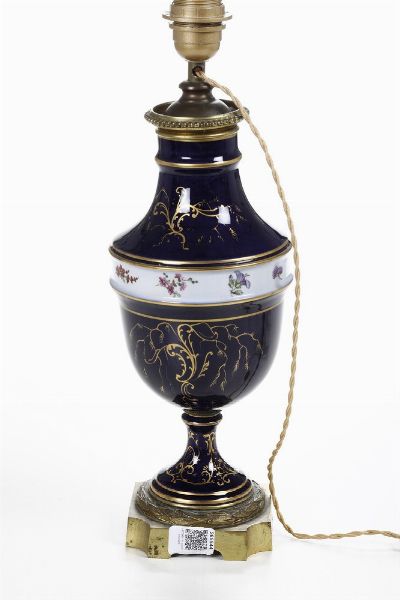 Vaso montato a lampada, XX secolo.<BR>  - Asta Maioliche e Porcellane - Associazione Nazionale - Case d'Asta italiane