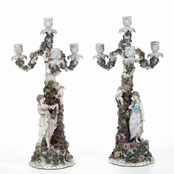 Coppia di candelabri, prima metà del XX secolo.<BR>  - Asta Maioliche e Porcellane - Associazione Nazionale - Case d'Asta italiane
