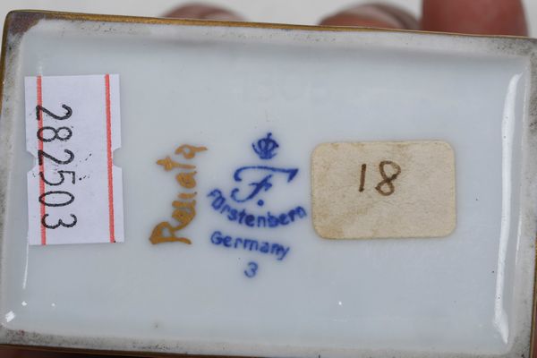 Ventun scatole porta tè Cina ed Europa, XVIII-XX secolo.<BR>  - Asta Maioliche e Porcellane - Associazione Nazionale - Case d'Asta italiane