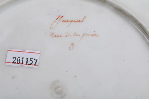 Dodici piatti. <BR>Francia, probabilmente Parigi, XIX-XX secolo.  - Asta Maioliche e Porcellane - Associazione Nazionale - Case d'Asta italiane