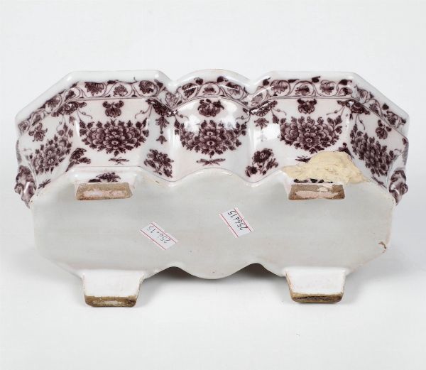 Oliera. <BR>Francia, probabilmente Moustier; metÃ  del XVIII secolo.  - Asta Maioliche e Porcellane - Associazione Nazionale - Case d'Asta italiane