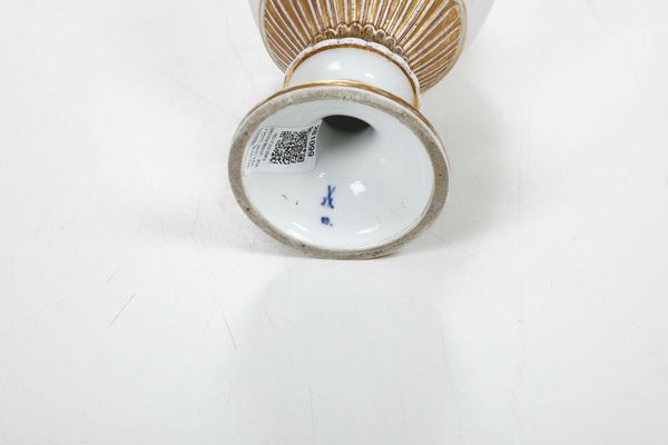 Vaso.<BR>Meissen, fine del XIX o primi del XX secolo.  - Asta Maioliche e Porcellane - Associazione Nazionale - Case d'Asta italiane