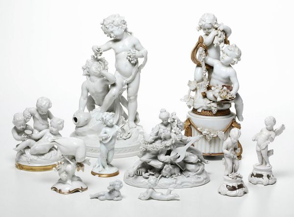 Dieci sculture in porcellana bianca, XX secolo.  - Asta Maioliche e Porcellane - Associazione Nazionale - Case d'Asta italiane