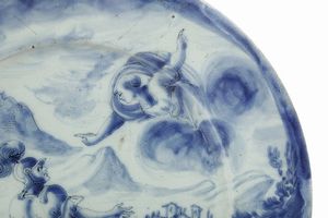 Grande piatto. <BR>Savona, fine del XVII - inizio del XVIII secolo.  - Asta Maioliche e Porcellane - Associazione Nazionale - Case d'Asta italiane