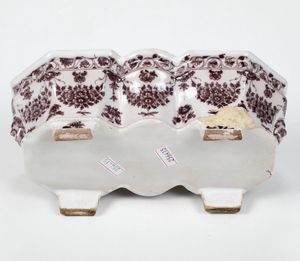 Oliera. <BR>Francia, probabilmente Moustier; metÃ  del XVIII secolo.  - Asta Maioliche e Porcellane - Associazione Nazionale - Case d'Asta italiane